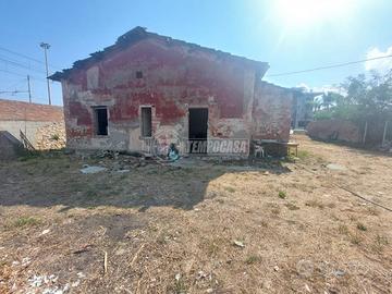 CASA INDIPENDENTE CON SPAZIO ESTERNO A GIAMMORO