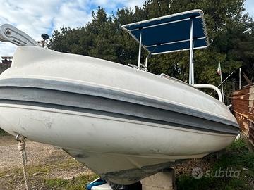Gommone in vetroresina giubileo 5,60 m