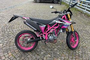 Suzuki Valenti N 01 50 Fucsia-Nero