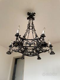 Lampadario in ferro battuto