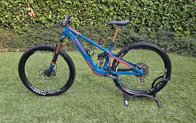 Pivot Shuttle SL Pro X01 2023