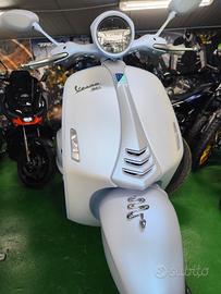 Vespa 946 125 Snake