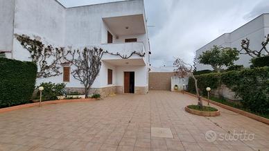 Villa al mare torre Santa Sabina libera d'estate