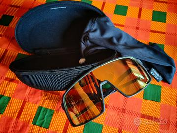 Oakley sutro 