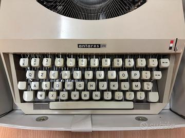 Macchina da scrivere Antares Capri