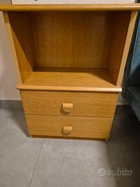 Comodino in legno