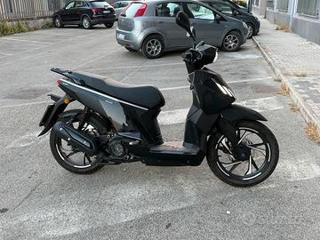 Peugeot tweet 125 anno 2024