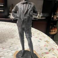 Statua in bronzo: ''lo scugnizzo''