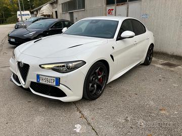 Alfa romeo giulia quadrifoglio