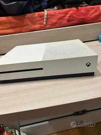 XBOX 1 BIANCA ,CONTROLLER E GIOCHI