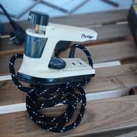 Utili per viaggiare, ferro da stiro e fornellino