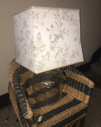 Lampada con paralume.