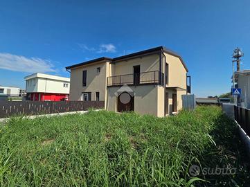 PORZIONE DI BIFAMILIARE A SAN GIOVANNI LUPATOTO