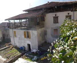 Casa terra cielo con ampio giardino