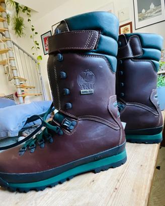 AKU scarponi GoreTex high hunting taglia 43