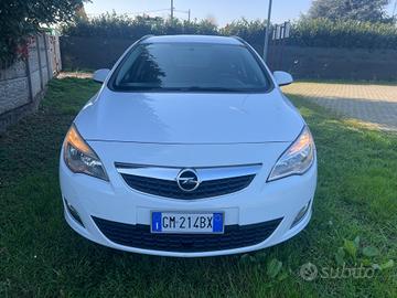 Opel Astra 1.7 CDTI 110CV Sports Tourer Cosmo