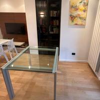 Tavolo Design in vetro e acciaio