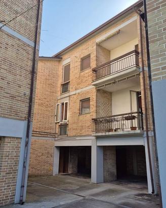 Appartamento di 112 m² con 4 locali e box auto a C