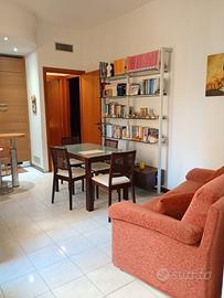 Cagliari quartiere Marina, ristrutturato bivano