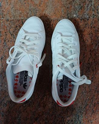 Sneaker Adidas.