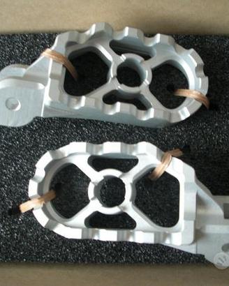 Coppia Pedane Ducati Performance per Scrambler