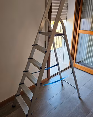 Scala pieghevole 5+1 alluminio