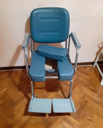 Sedia a rotelle con comoda