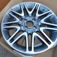 UN solo Cerchio in lega Lancia Ypsilon