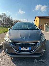 Peugeot 208 1.2cc 120.000 km