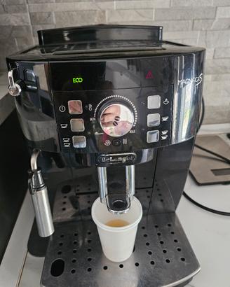 De Longhi Magnifica S 
