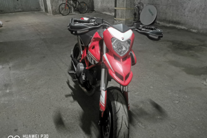 Hypermotard 796