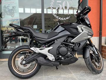 CFMOTO MT 700 2024 pronta consegna