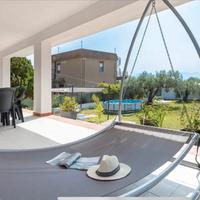 Casa vacanze vista mare con giardino di ulivi