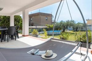 Casa vacanze vista mare con giardino di ulivi