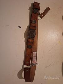 Cintura Scout in pelle marrone con fibbia decorata