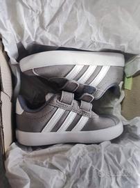 scarpe ADIDAS misura 22 MAI INDOSSATE