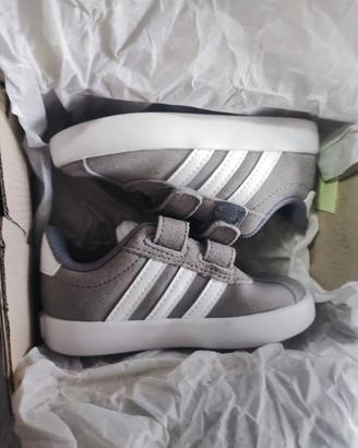 scarpe ADIDAS misura 22 MAI INDOSSATE