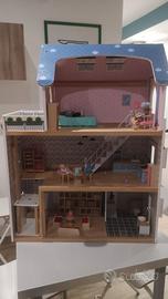 Casa delle bambole con ascensore