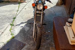 moto d'epoca da restaurare 