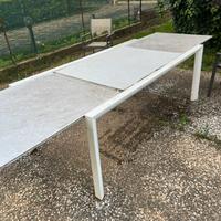 Tavolo da esterno