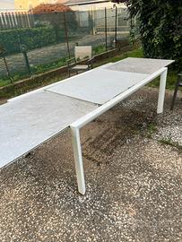 Tavolo da esterno