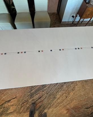 Tavolo in pregiato Marmo Bianco con Intarsi