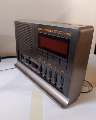 Radiosveglia  Grundig Sonoclock 700 funzionante
