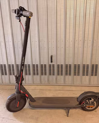Monopattino Elettrico Xiaomi Scooter 4 Lite