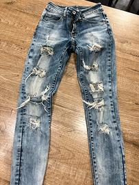 Jeans strappati nuovi