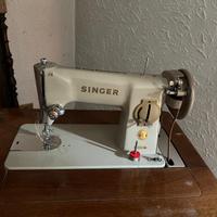 Macchina da cucire Singer con mobile