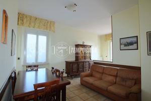 PRIMO PIANO VISTA MARE CON BALCONI E CANTINA