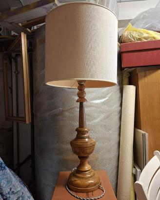 Lampada da tavolo in ulivo