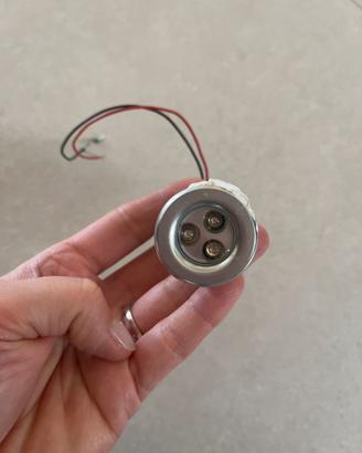 Faretti led segnapasso side