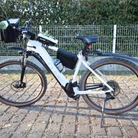 Bicicletta elettrica CUBE